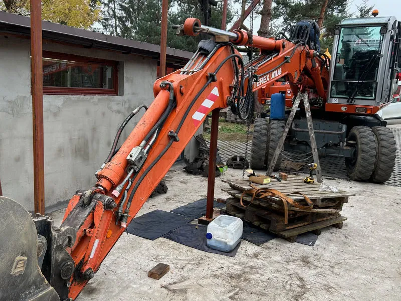 koparka kolowa terex atlas dlugi dwuczesciowy wysiegnik lyzka podsiebierowa maszyny budowlane